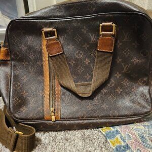 Authentic Vintage Louis Vuitton Bosphmore Messenger